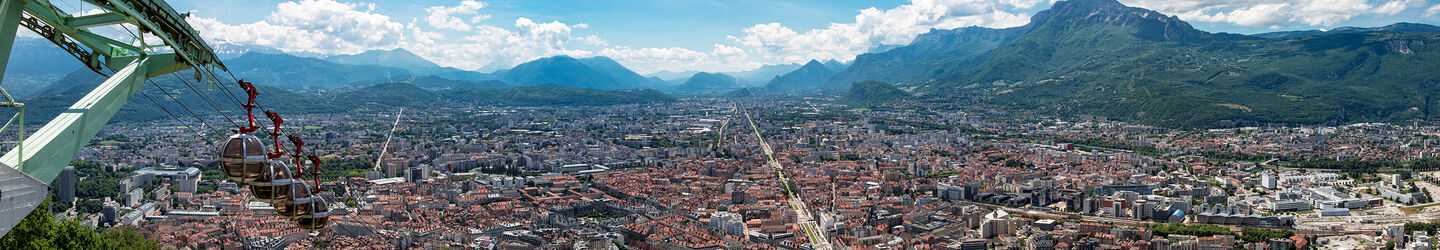 Blick auf Grenoble © iStock.com / Nicola Colombo