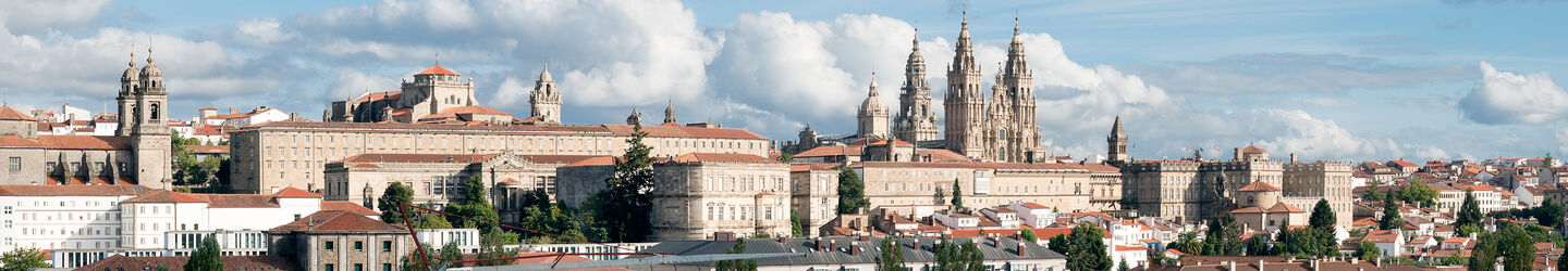 Panorama von Santiago de Compostela © iStock.com / Andres Victorero