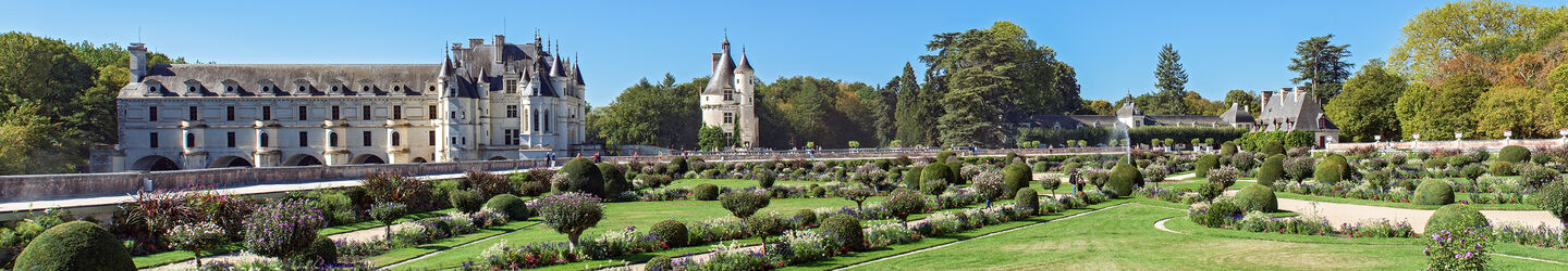 Chateau de Chenonceau und Garten im Loire-Tal © iStock.com / UlyssePixel